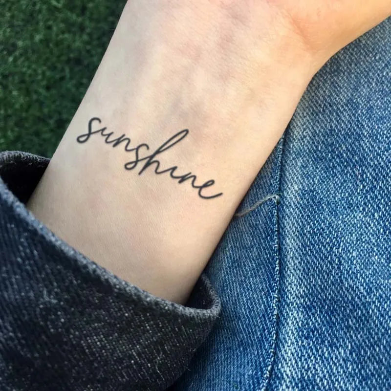 Tatouage Temporaire Poème Minimaliste – Bras & Poignet